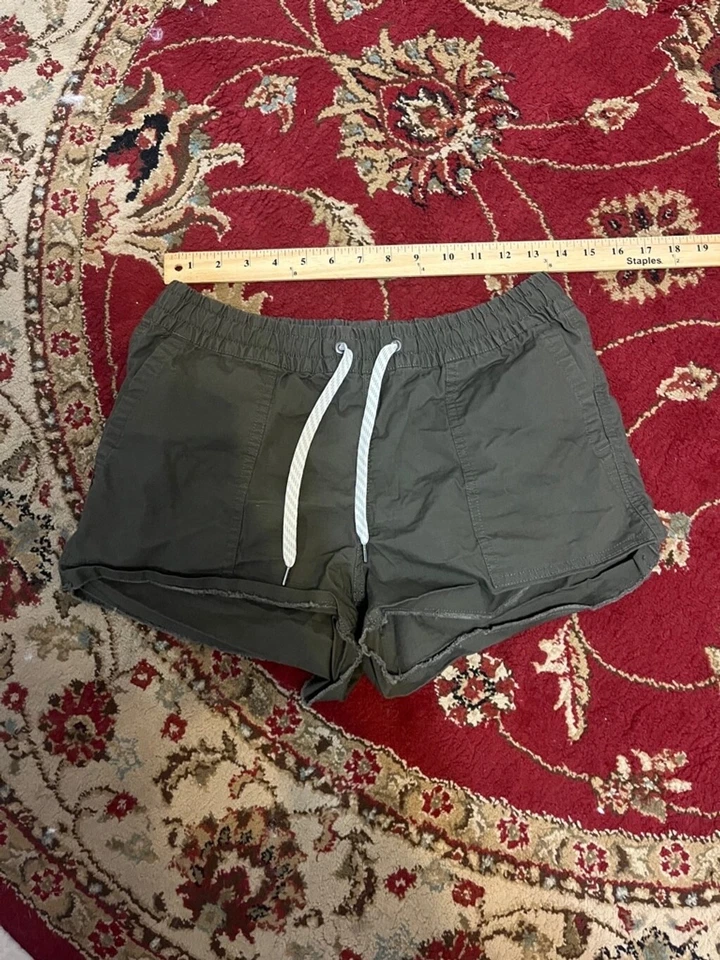 Vuori Green Ripstop Short Size Small - Image 2 of 4
