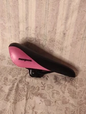 MONGOOSE BLACK/PINK BIKE SEAT/SADDLE BICYCLE NEW