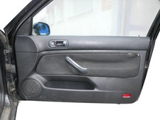 VW Golf 4 2/3-Türer Türverkleidung Verkleidung Tür vorne rechts schwarz