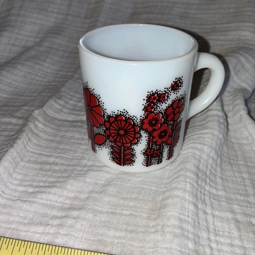 Vintage HAZEL ATLAS RED/BLACK DAISY Flowers Retro Milk Glass Coffee Cup/Mug