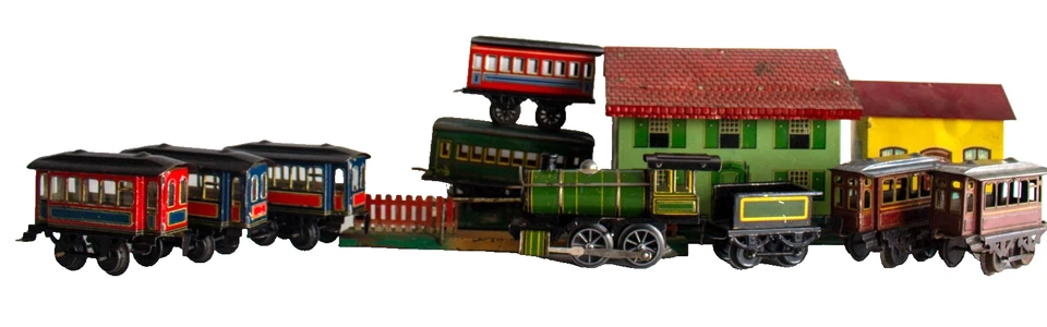 1920's Large  Issmayer German-made  0-gauge LOT of Coaches/Buildings/Accessories - Image 2 of 4