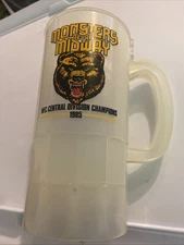 Vtg 1985 Chicago Bears Monsters of the Midway Bud Light 1 Liter Betras Plastic 