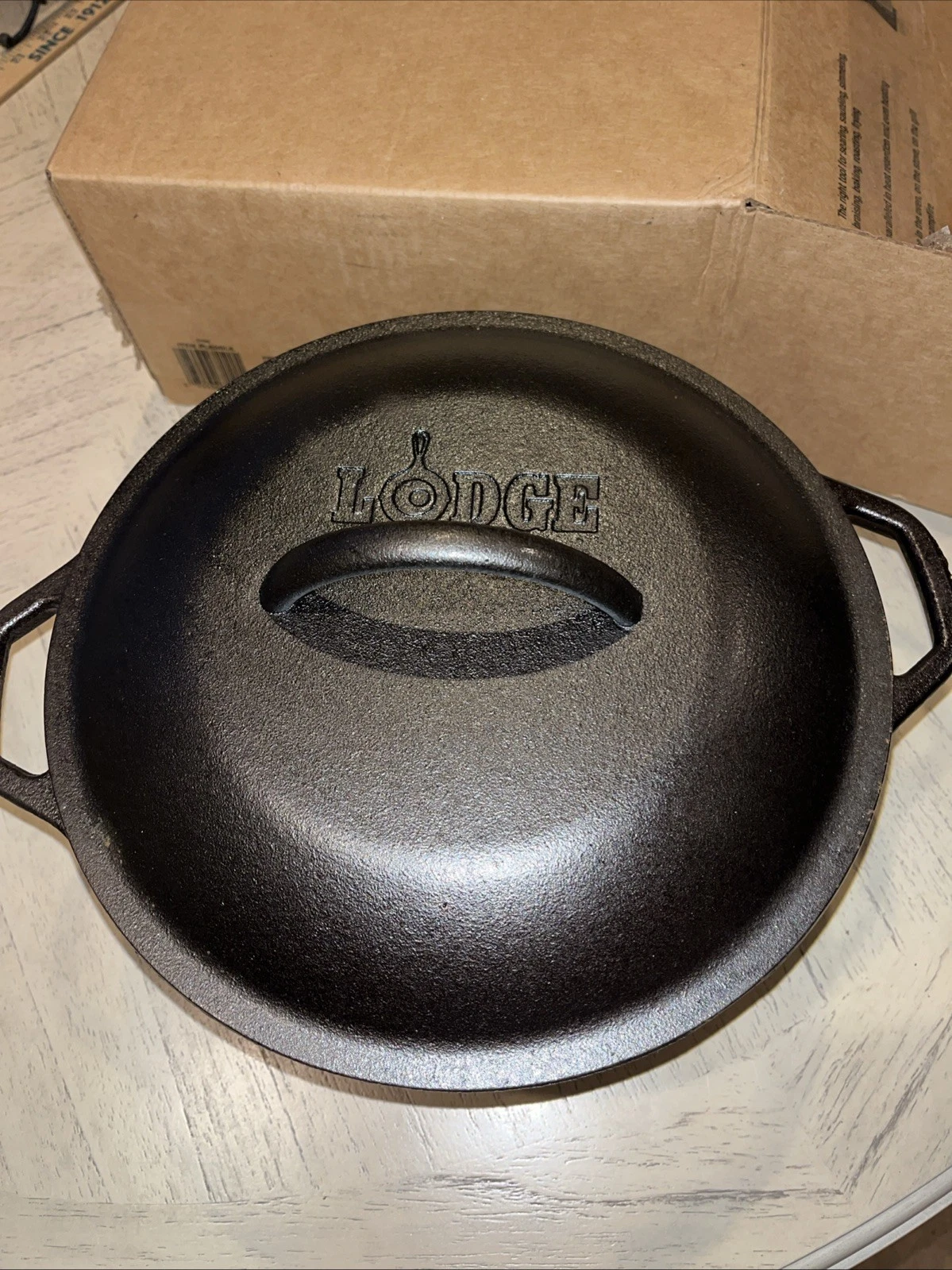 Lodge cast iron 5 Quart/4.7 Liter Black Dutch Oven New in Box