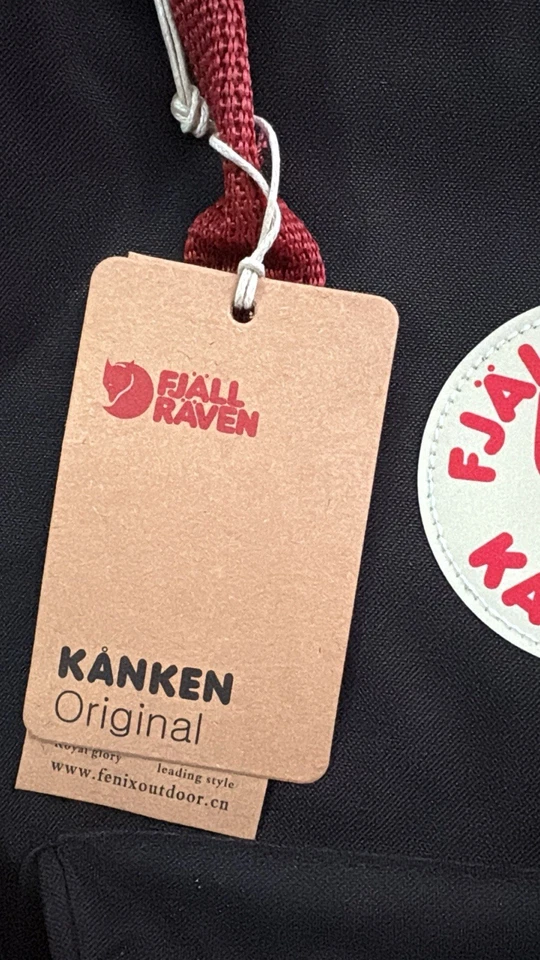 zaino fjallraven kanken Nero e Rosso - Immagine 3 di 4