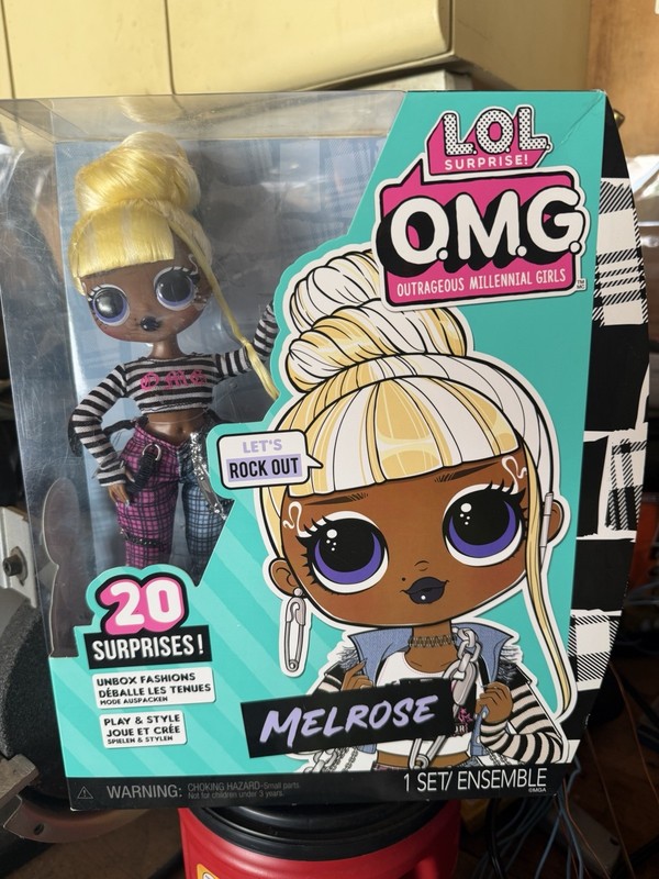 LOL Surprise OMG Melrose Outrageous Millennial Girls 20 Surprises! Play & Style