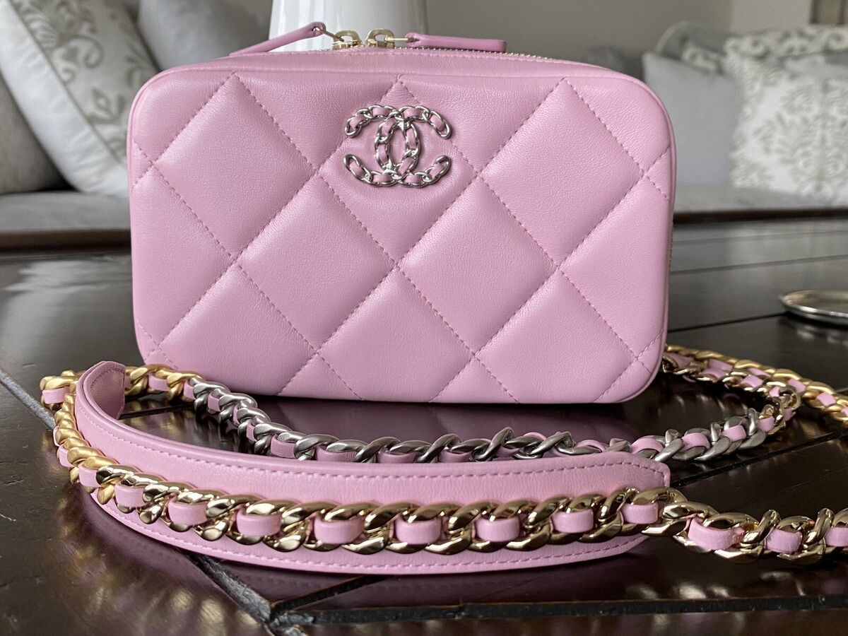 Gorgeous CHANEL Pink Lambskin Vanity Case Crossbody Bag Gorgeous CHANEL Pink Lambskin Vanity Case Crossbody Bag