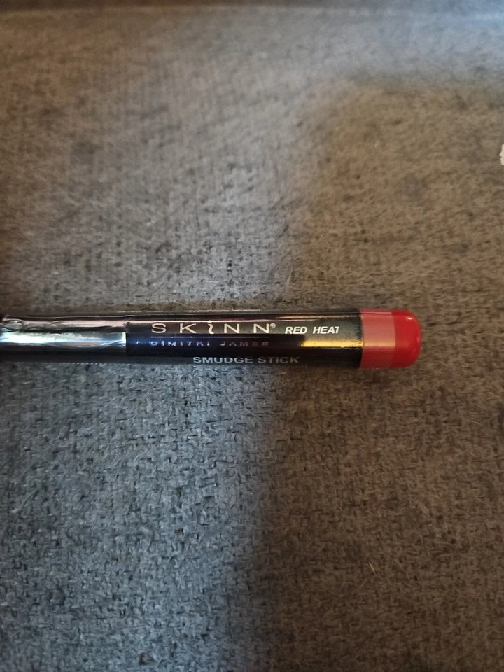 Skinn Dimitri James Smudge Stick водонепроницаемый карандаш для губ красный теплый 0,04 унц - Изображение 3 из 4