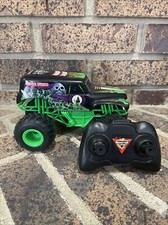Monster Jam Official Grave Digger Remote Control Monster Truck,1:24 Scale,2.4GHz