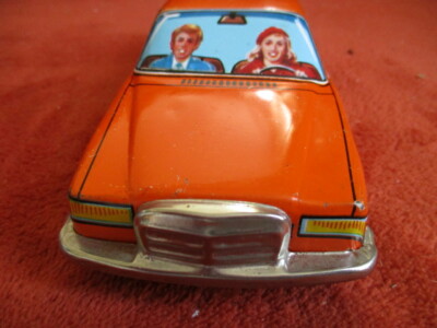 Jouet Mercedes en tôle à friction made in China 1960's