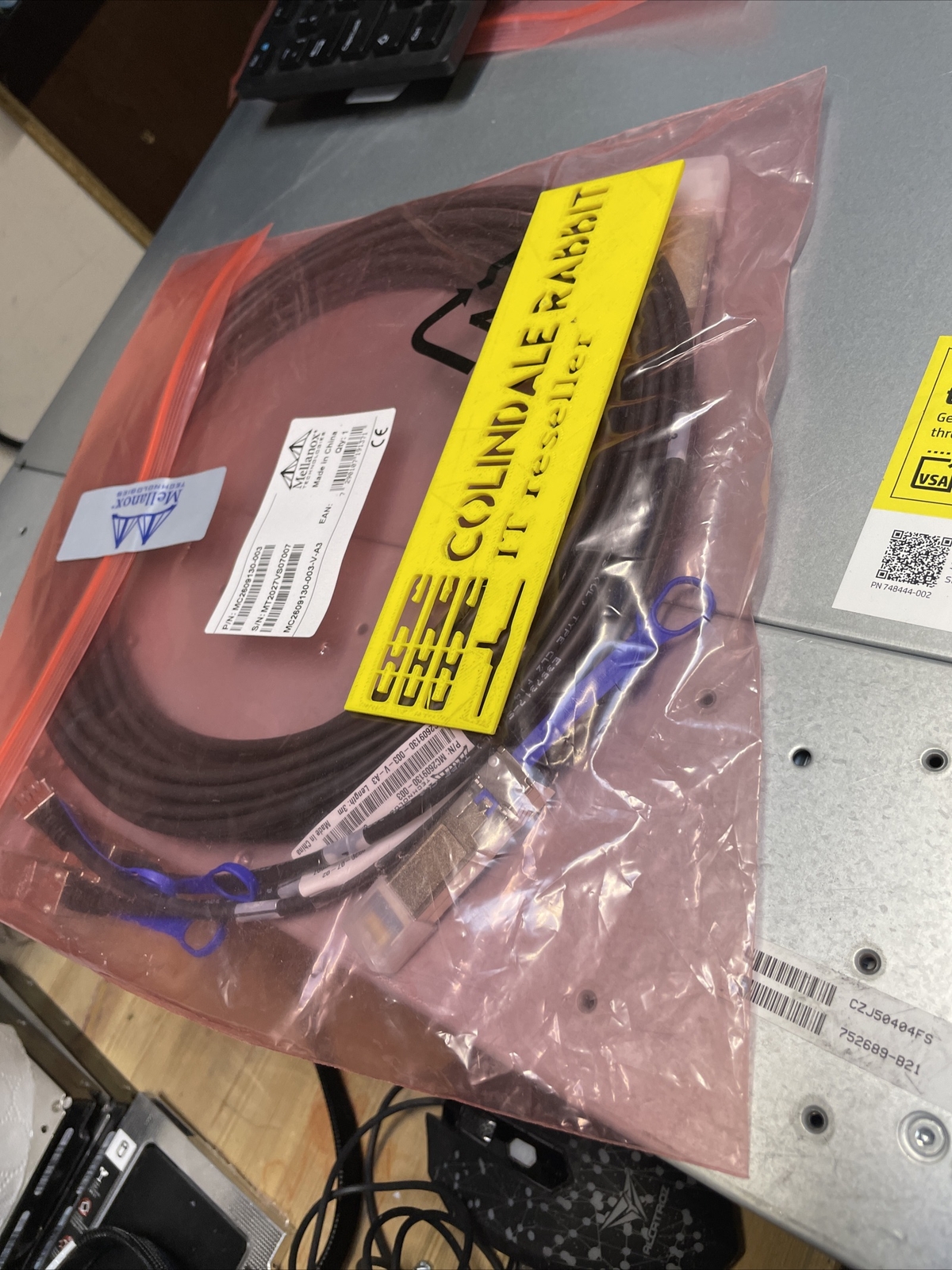 Mellanox Hybrid Passive Copper - QSFP+ (M) to SFP+ (M) network cable - 3 m