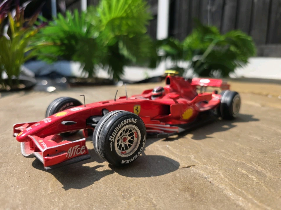 1:18 HOT WHEELS F1 Formula 1 FERRARI F2007 Kimi Raikkonen 2007 WORLD CHAMPION! - Image 1 of 4