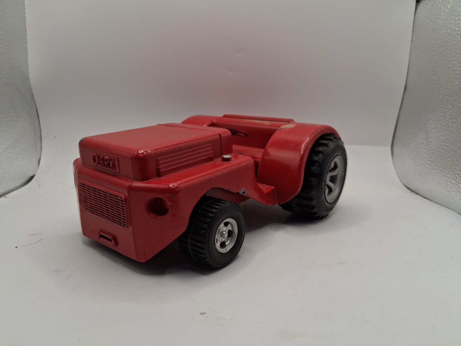 Vtg. Doepke Airport Tug ( Poor Repaint)