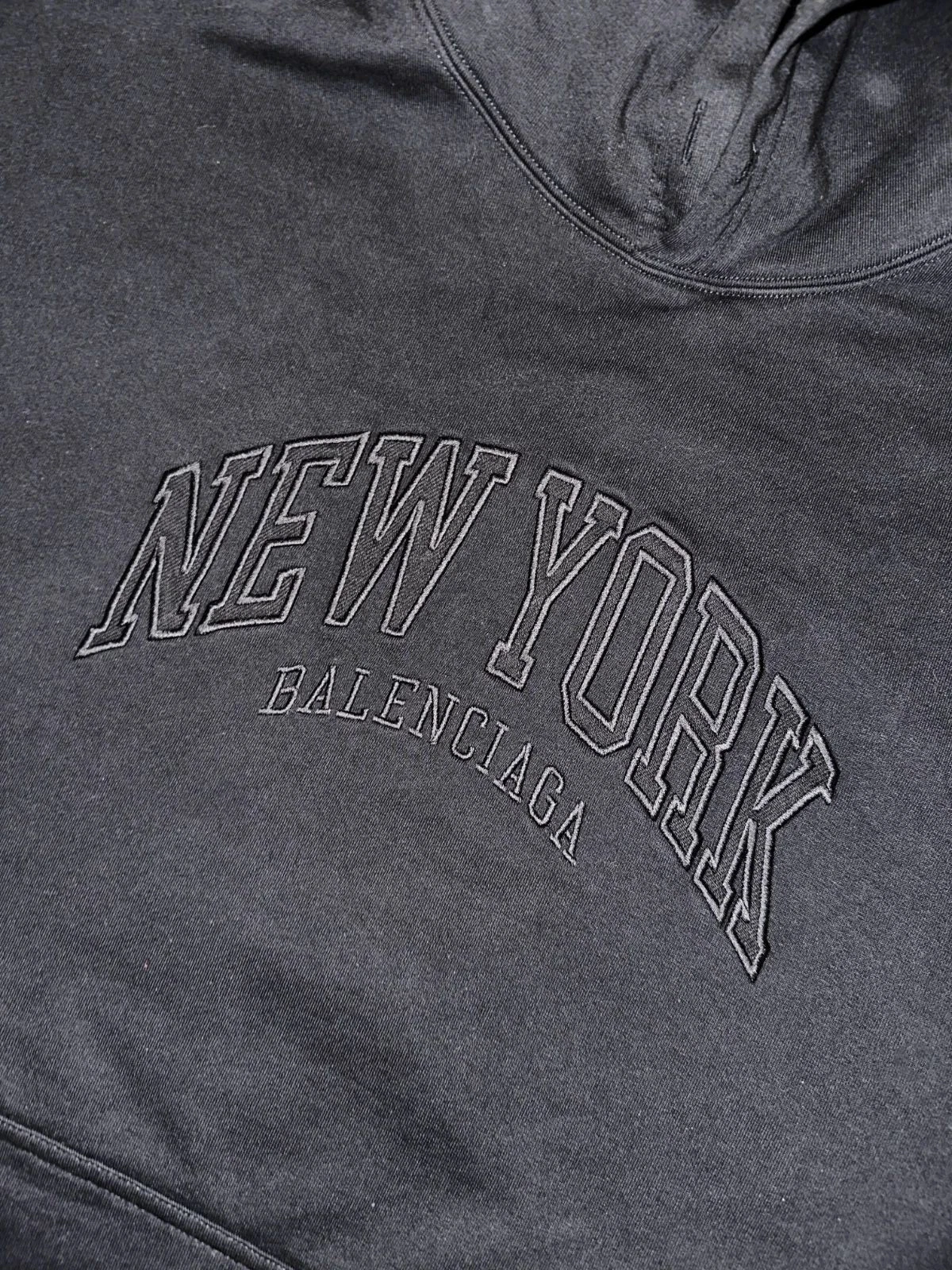 Balenciaga New York Black Cotton Hoodie Men's Size L Embroidered Logo [RARE]
Opens in a new window o