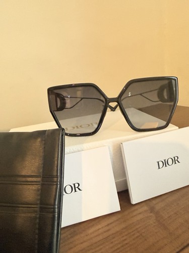 CHRISTIAN DIOR MONTAIGNE Matte Black 30Montaigne SU Oversized Sunglass (R1.1 a)