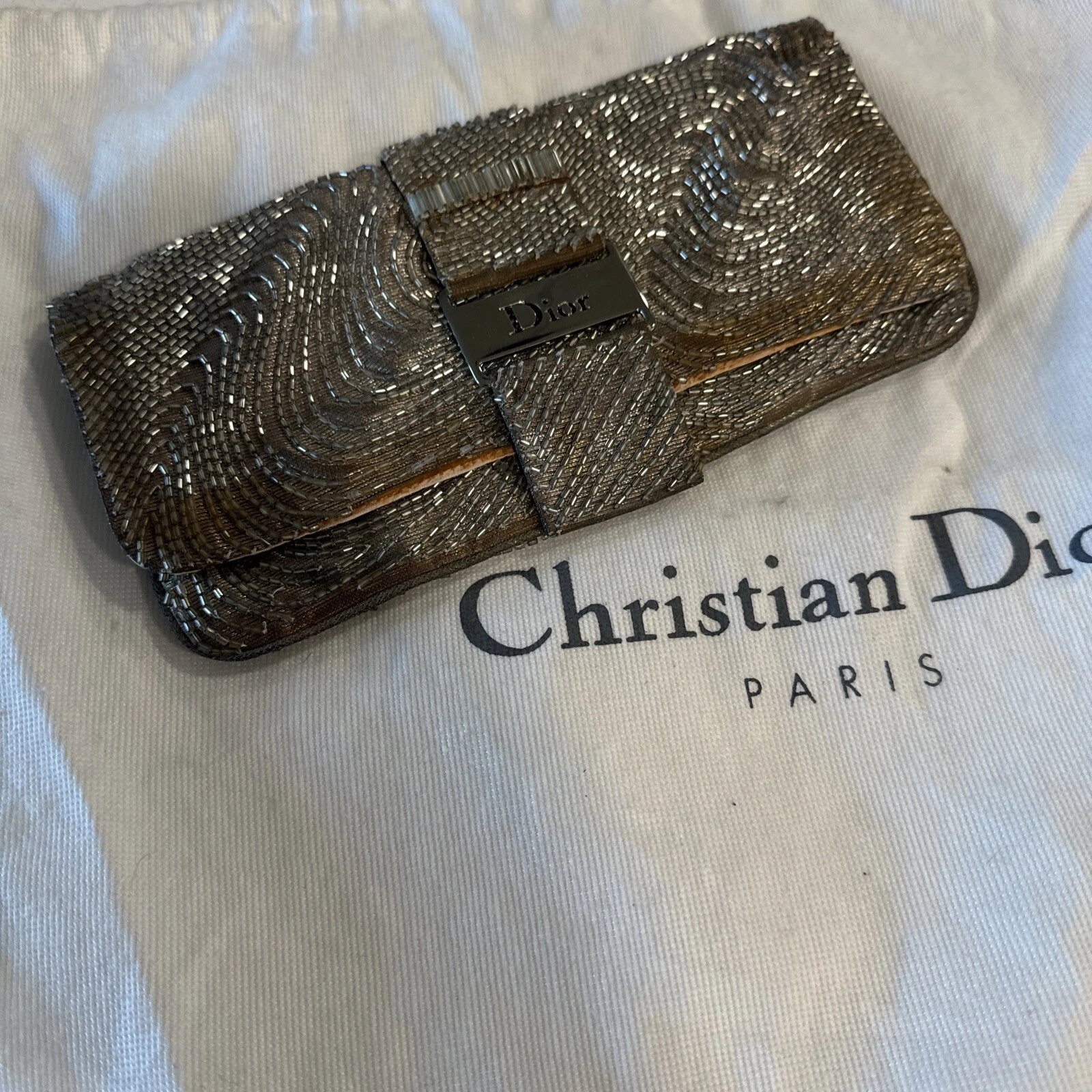 Sac à main Christian Dior édition limitée orné de perles or argent