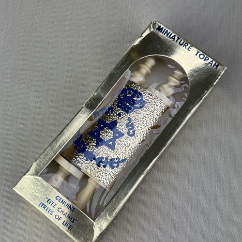 Konvolut alte Dreidel & Miniatur Tora aus Holz mit echten Eitz Chaims - Bild 17 von 18