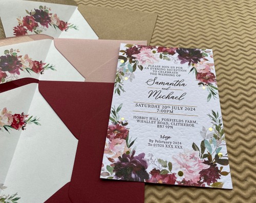 Invitaciones de boda de lujo borgoña púrpura rubor rosa rosas tarjetas follaje corona - Imagen 4 de 15