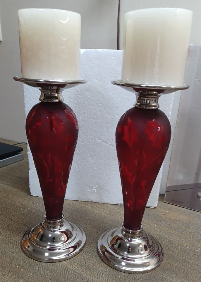 Belk Tis The Season Set de 2 Candelabros de Vidrio Rosa - ¡CON VELAS! Foto 3 de 4