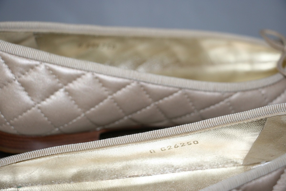 Chanel Ballerina Ballet Flats Italy Bow G26250 Gold Quilted