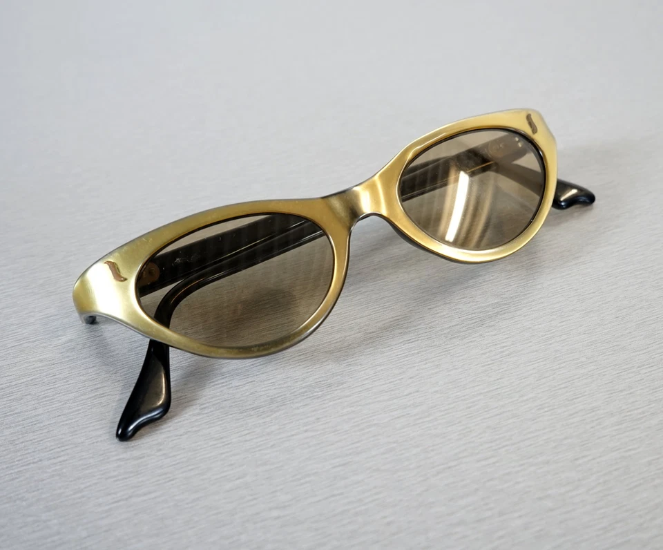 Lunettes de soleil monture élégante France or noir Cat Eye époque rockabilly ... - Photo 4/4