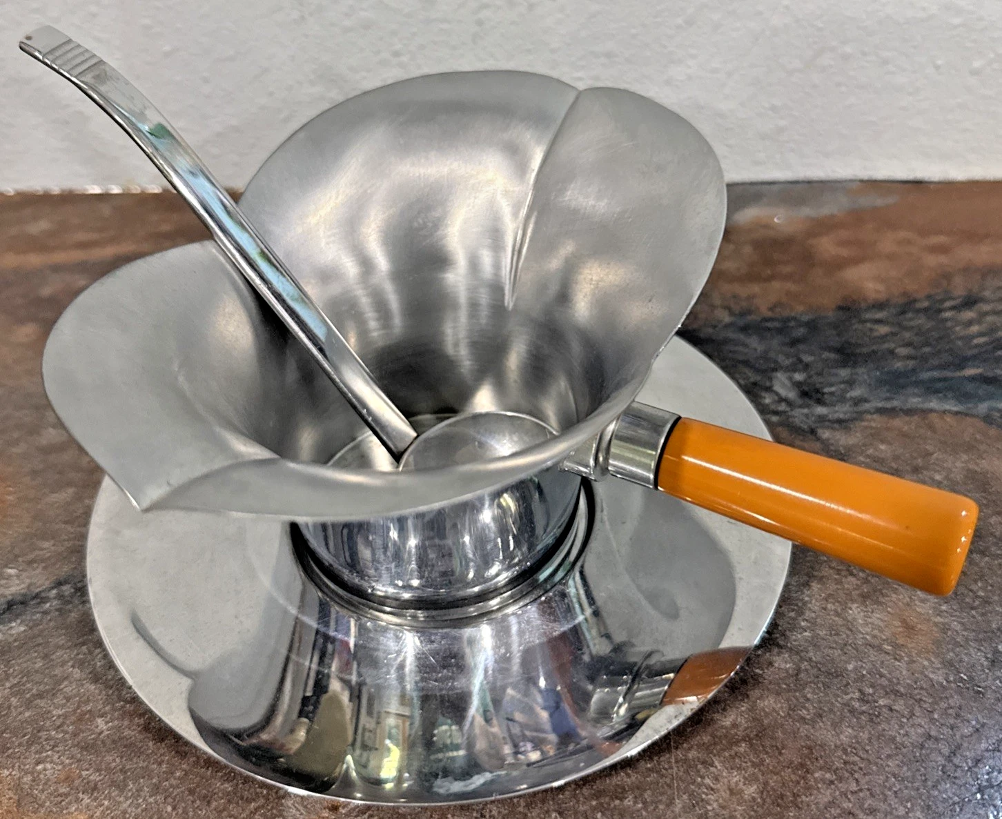 Vintage Chase Lotus Gravy Sauce Server Bakelite Handle w Ladle MCM USA
Opens in a new window or tab