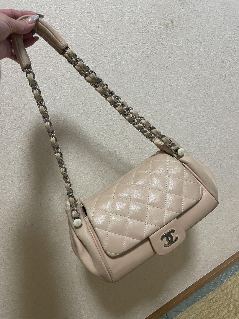 CHANEL Quilted Shoulder Bag in Black with Gold Hardware #PG7BGF