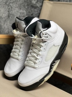 シューズ(男性用) Nike Air Jordan 5 Retro White and Black 8/10発売｜Nike Air Jordan 5 Retro 