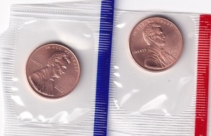 2002 P & D Lincoln Memorial Penny 1c 2Coins Set Mint in Cello #2027