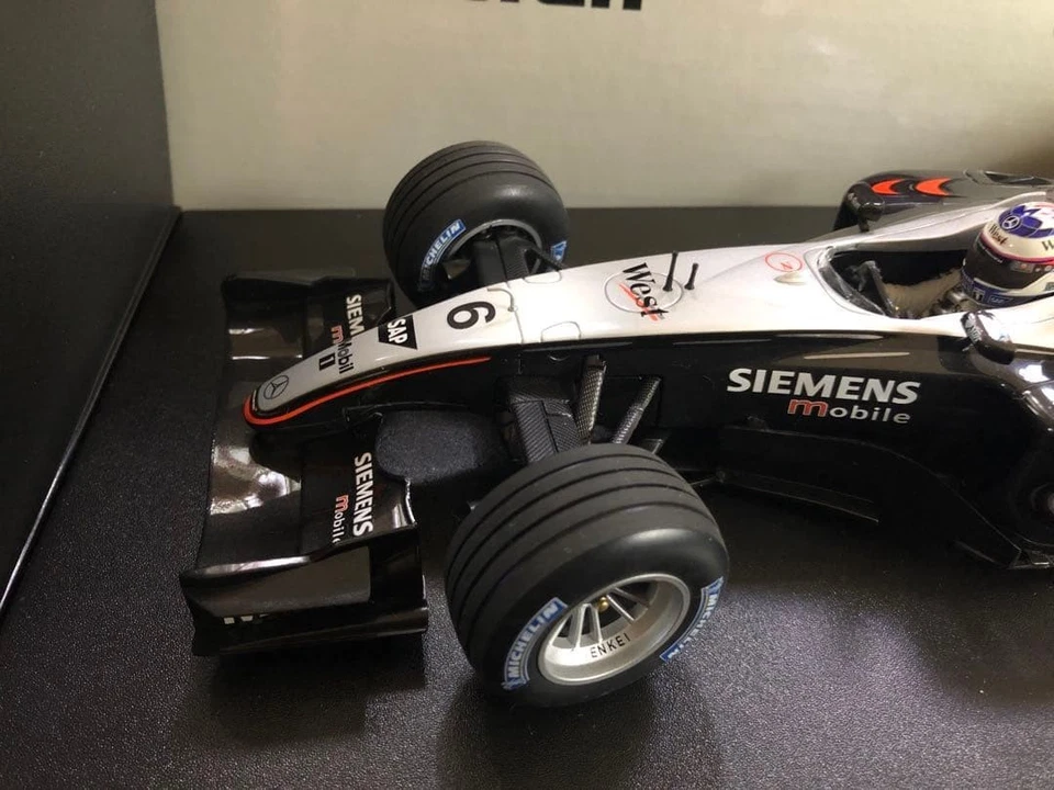 Modellino auto Minichamps 1/18 McLaren MP4-18 argento nero Kimi Raikkonen - Immagine 2 di 4