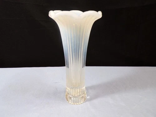 Fenton French Opalescent Glass Ribbed Fluted Vase 6 3/8" Tall INV3
