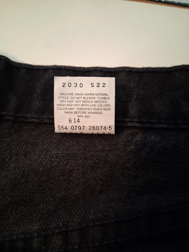 Vintage Levis 550 Cut Off Jean Shorts Jorts Size 36 Dark / Black 90s USA - Image 4 of 4