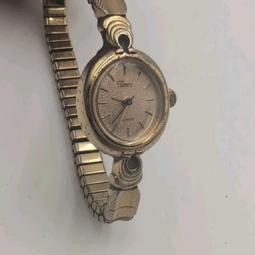 Vintage Timex Quartz Watch Women's Gold Tone NEEDS BATTERY