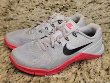 Nike Metcon 3 Women  s Size 7 Wolf Grey Racer Pink Cross Training Gym 849807-008