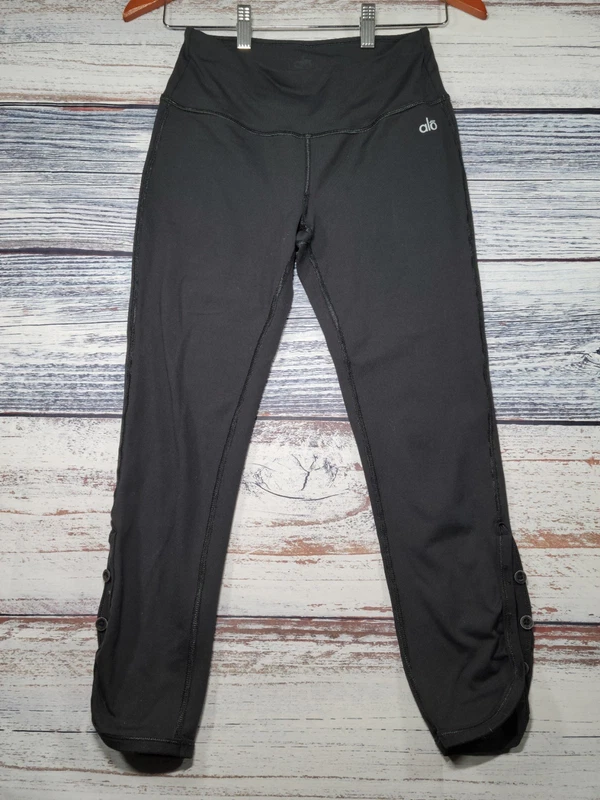 alo-yoga crop capri shirred ruched button stretch leggings
