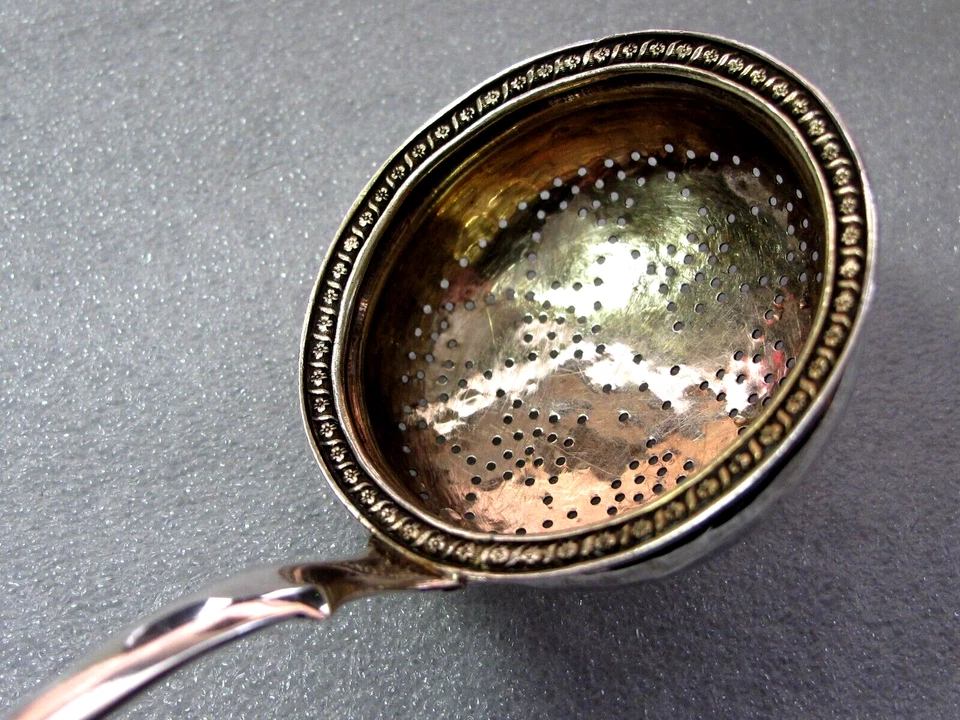 COLADOR DE TÉ PLATA RUSO 1832 SAN PETERSBURGO, IMPERIO, 84/875 ESTÁNDAR Foto 3 de 4