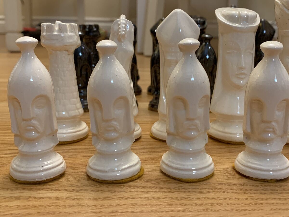 Vintage 32 Piece Duncan Mold Chess Set Ceramic Medieval Gothic Glazed ART  DECO