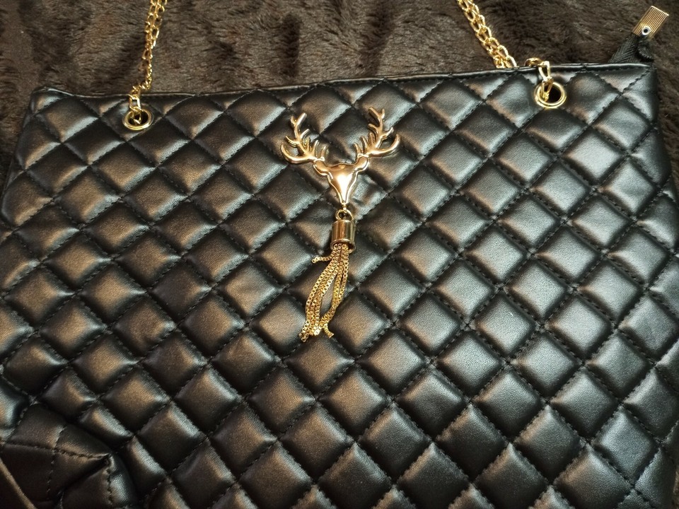 Cute Black Purse With Gold Chain & Front Deet Details eBay