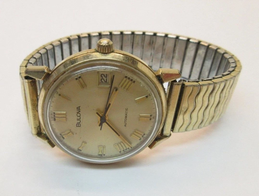 Beautiful Bulova automatic Swiss Made day 17 Jewels N3 Wrist Watch