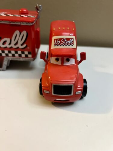 Disney Pixar Cars - Camion Trasportatore "No Stall 123" CON Auto Diecast - Foto 9 di 10