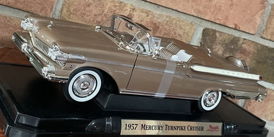 1957 MERCURY TURNPIKE CRUISER 1:18 SCALE ROAD SIGNATURE TAN - Image 2 of 4