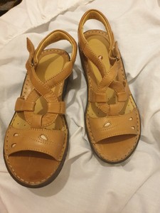 clarks artisan unstructured sandals