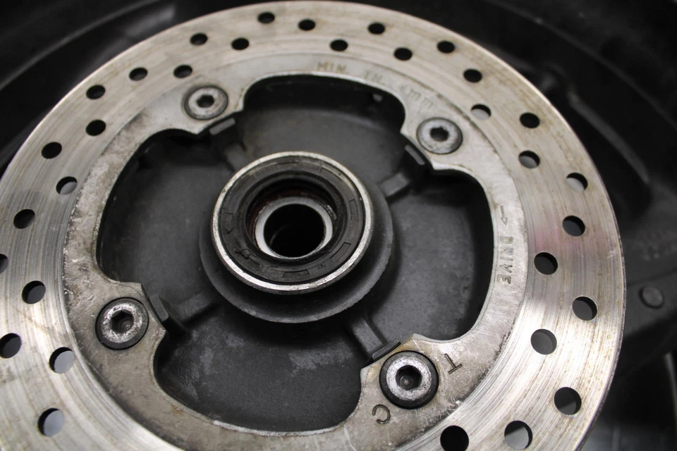 Honda CBR600F4 2000 rueda trasera y rotor disco de freno trasero 43251-MEE-000 BB552 Foto 3 de 4