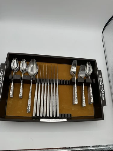 NAVAJO Set of 50 Pieces 1847 Rogers Bros International Stainless Flatware IS