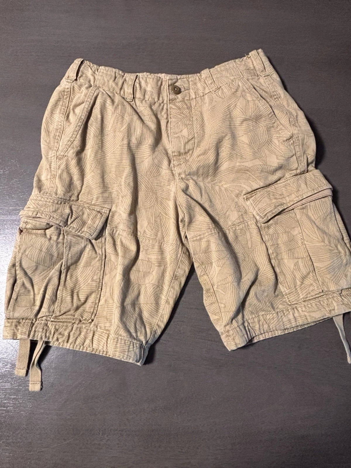 Men’s VTG Y2K Abercrombie and Fitch Shorts Cargo Size 26 Unique Floral Design