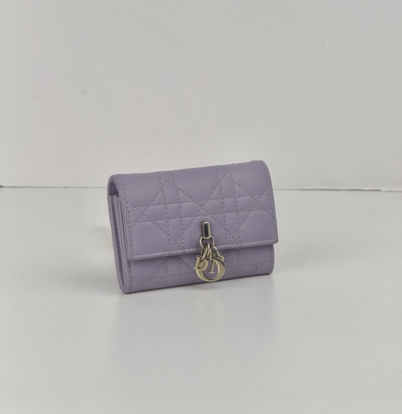 Portefeuille Dior peau d'agneau cannage Miss Dior glycine violet