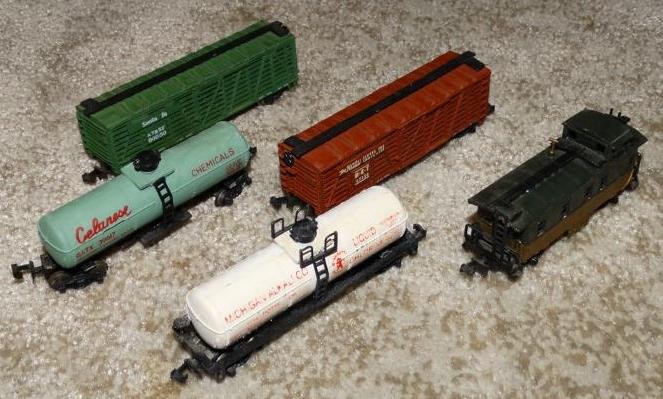 TRIX N SCALE FREIGHT CAR LOT of 5,TANKERS, CABOOSE, STOCK CARS