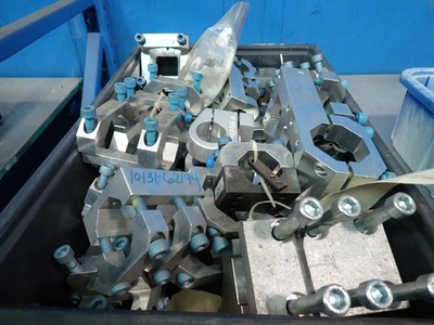 DESTACO  CLAMP BRACKET   04200600932