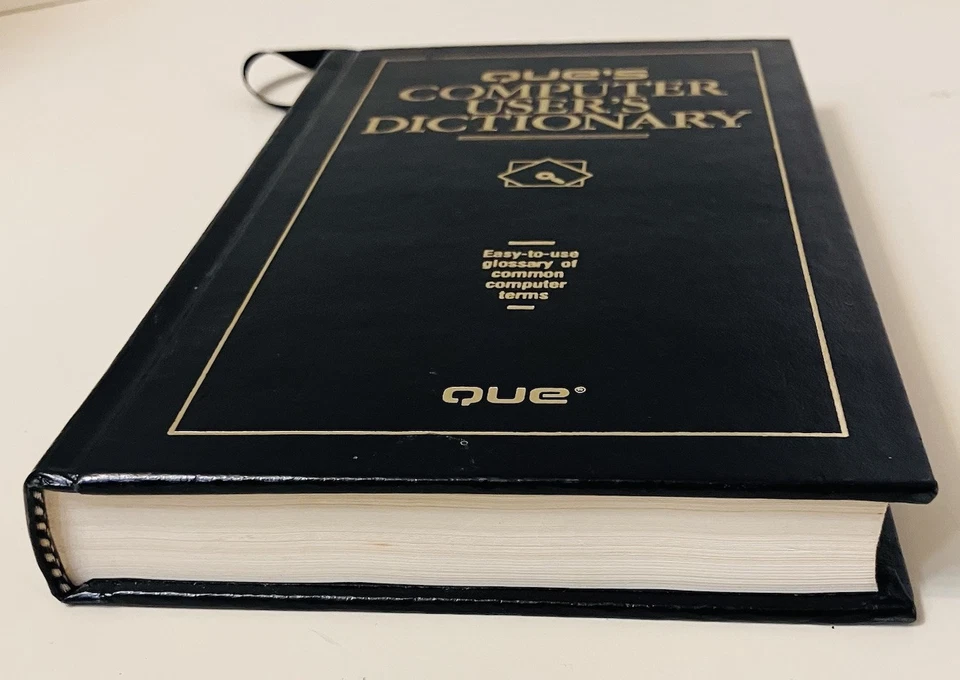 Que’s Computer User’s Dictionary Bryan Pfaffenberger 1990 Hardcover Tech - Image 4 of 4