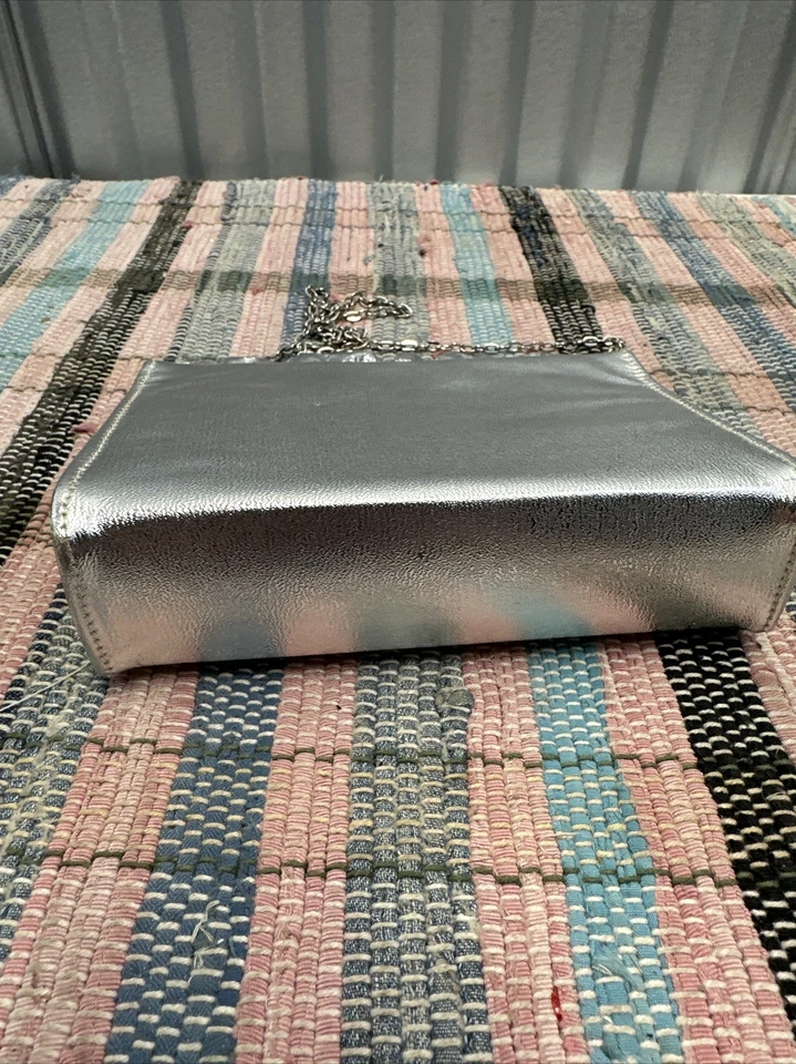 NUEVO Bolso sin asas de noche de cadena plateada estuche rígido nunca usado años 50 vintage 7x6” princesa Foto 3 de 4