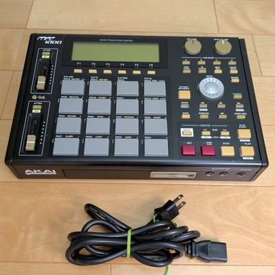 AKAI Professional MPC1000 Black Sampler Music Production Center 128MB As-Is